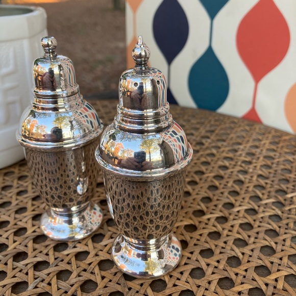 Vintage English Silver-Plated Salt & Pepper Shaker Set - Picture 4 of 9